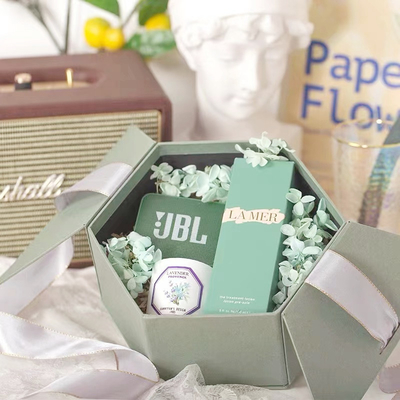 Hộp bao bì mỹ phẩm sang trọng có thể tái chế Gói quà tặng cán mờ với ruy băng
