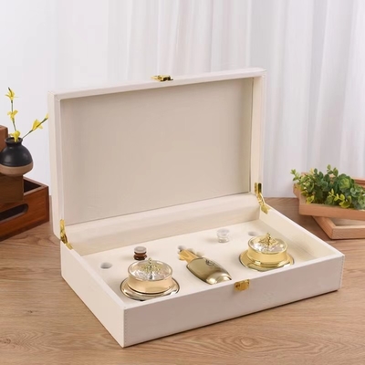 Màu kem tùy chỉnh Hộp lưu trữ mỹ phẩm PU sang trọng có khóa