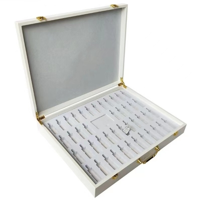 Hộp bao bì mỹ phẩm sang trọng 250 * 180 * 73mm Hộp lưu trữ đồ trang điểm PU trắng có khóa